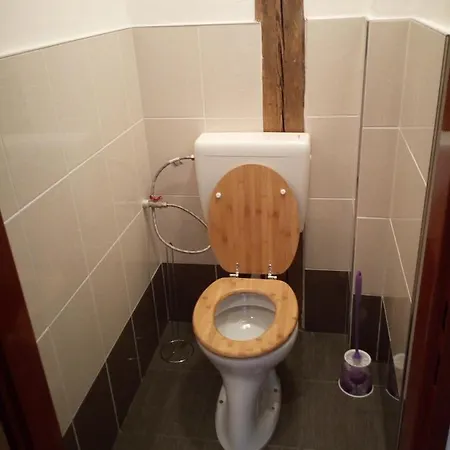 Cerna Kocka- Cost Ubytovani Hostel *