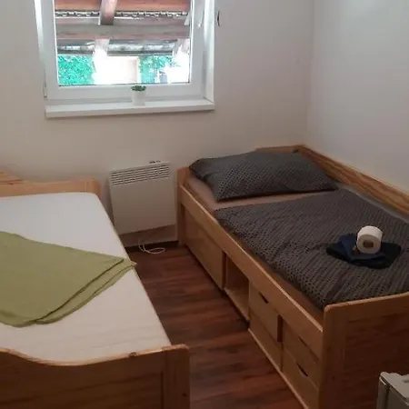 Cerna Kocka- Cost Ubytovani Hostel *