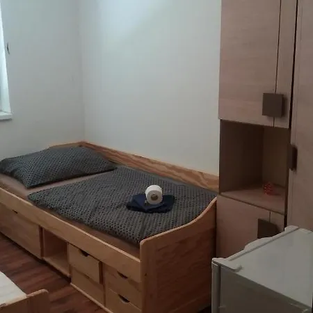 Cerna Kocka- Cost Ubytovani Hostel