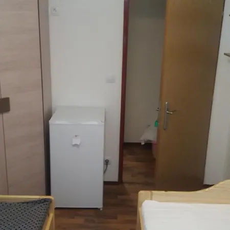 Cerna Kocka- Cost Ubytovani Hostel