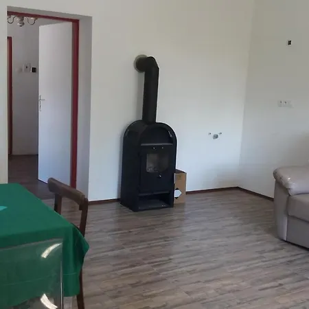 Cerna Kocka- Cost Ubytovani Hostel *
